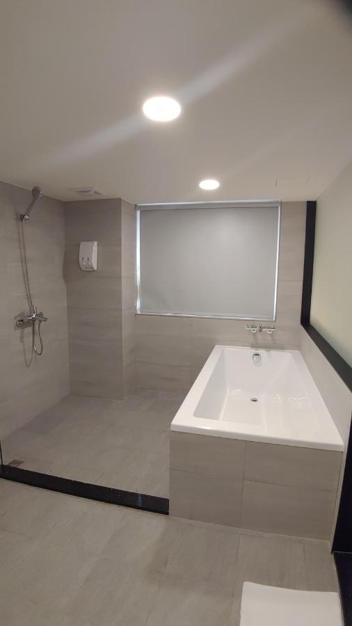 Cy Hotel Тайбей Екстер'єр фото